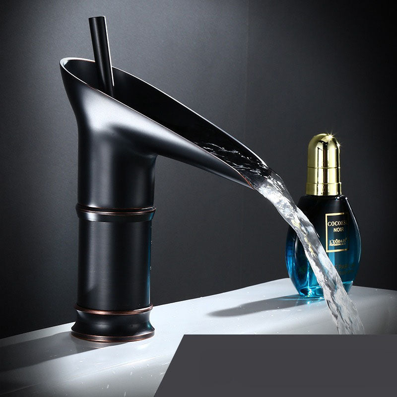 Antiker Wasserhahn Bad mit Wasserfall-Auslauf für elegante Badezimmergestaltung 7