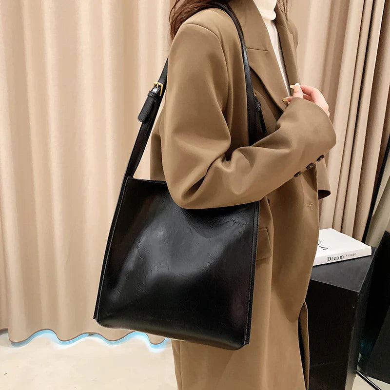 Damen Umhängetasche Modernes Design Hochglänzendes Kunstleder Crossbody Bag 4