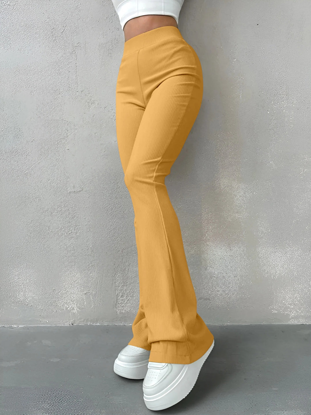 Gerippte Damenhose mit hoher Taille