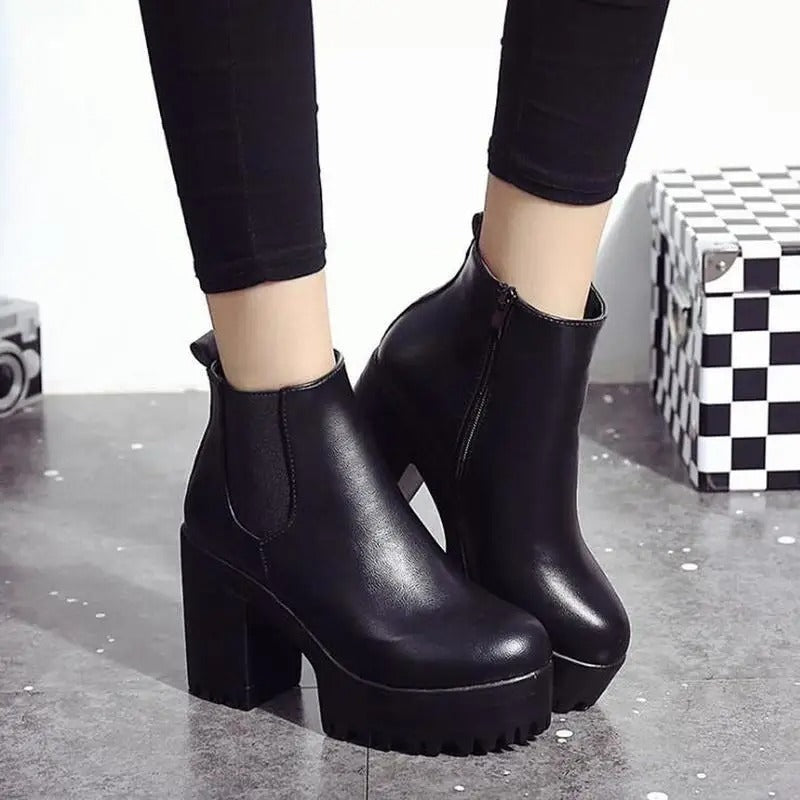 Hochhackige Damenstiefel
