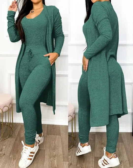 Overall und Jacke mit Tasche und Kordelzug