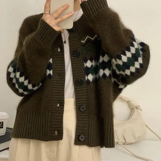 Strickjacke mit langen Ärmeln und Knöpfen