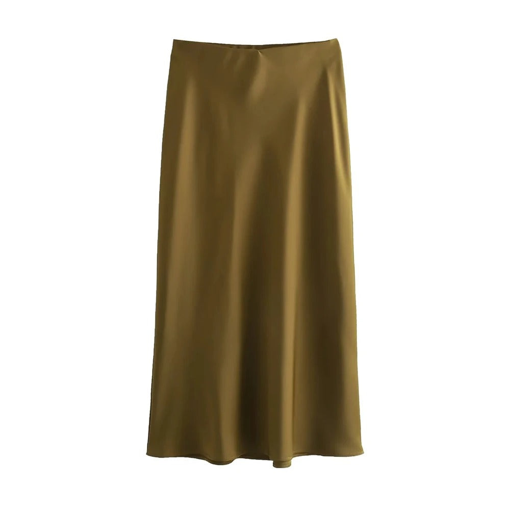 Frauen fließender Satin-Midi-Rock